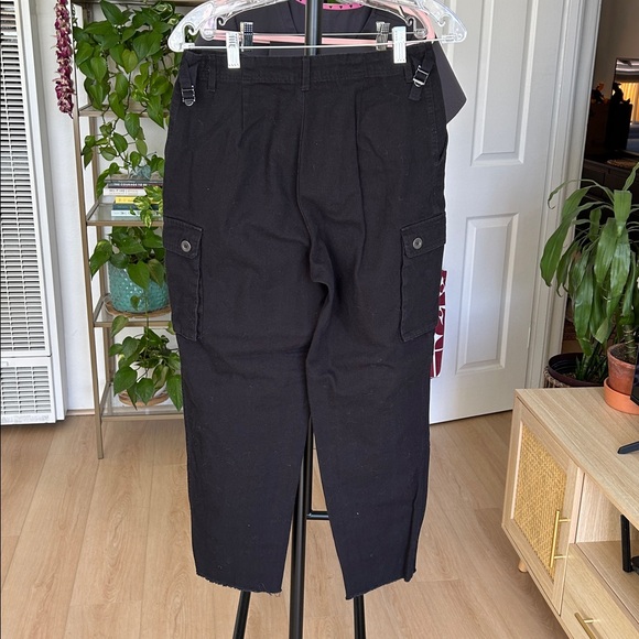 Cotton On Cargo Pants. Size 6. 26” inseam. - Picture 2 of 4